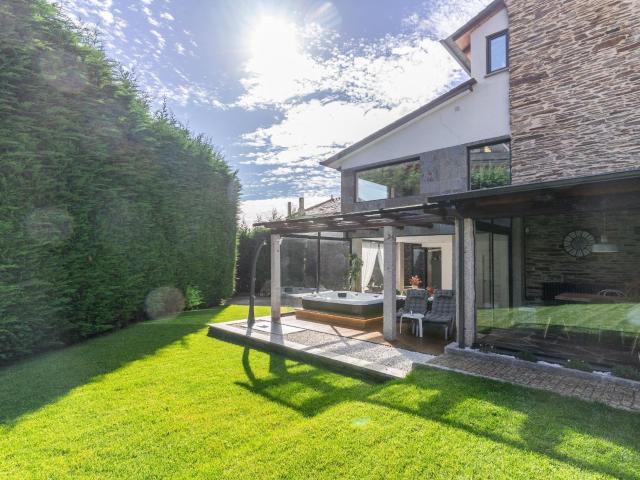 Casa en venta en Orbazai, Lugo
