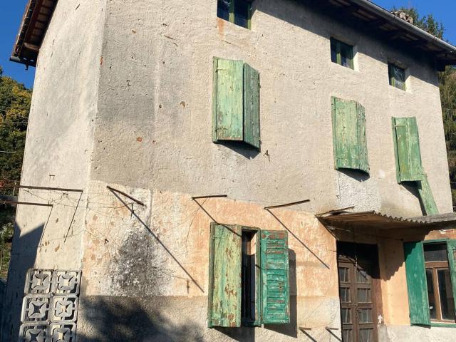 Villa Indipendente in vendita a Lucinico / Ločnik / Luzinìs, Gorizia