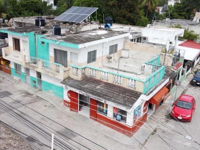 Casa con Local Comercial en Santa Ana