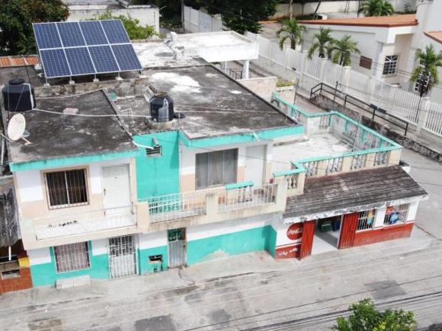 Casa con Local Comercial en Santa Ana