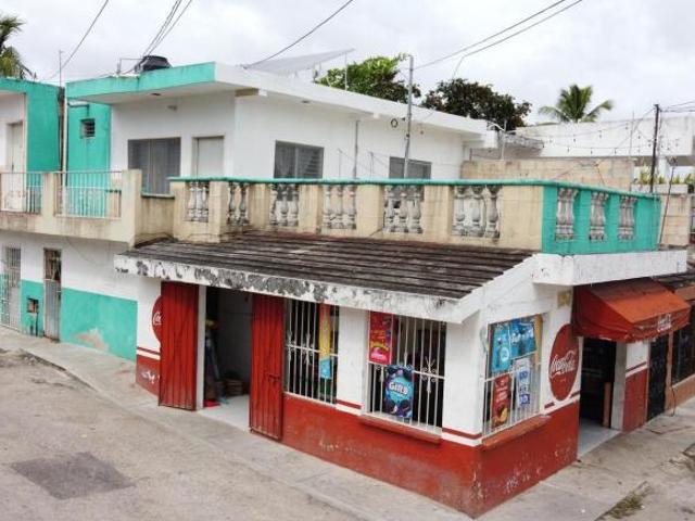 Casa con Local Comercial en Santa Ana