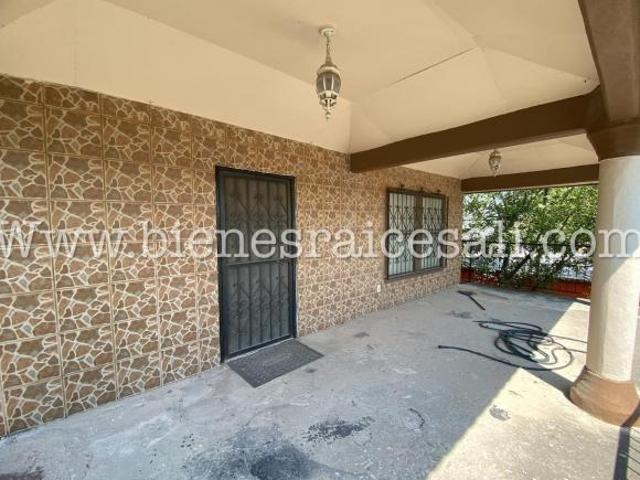 Casa con Local Comercial en venta