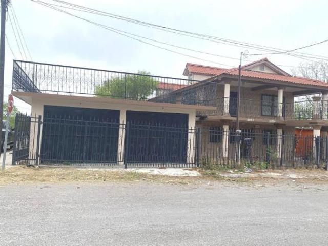 Casa con Local Comercial en venta