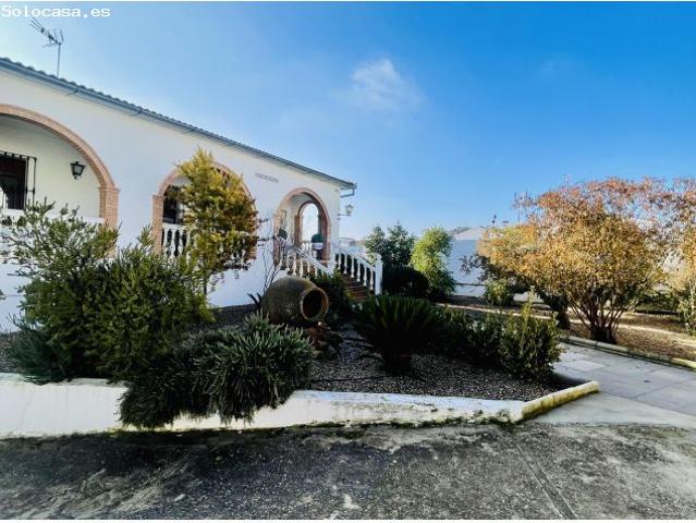 Casa en venta en Badolatosa, Andalucía