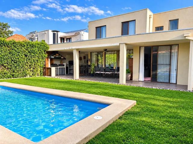 Casa en arriendo en Laguna Santa Elena, Colina
