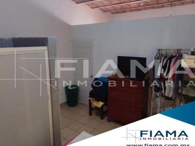 CASA CON SOLAR EN ZONA URBANIZADA, TUXPAN, NAYARIT