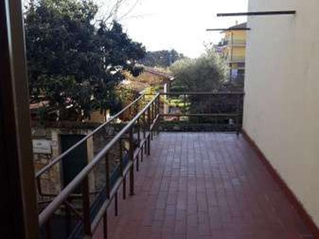 Villa Indipendente in affitto a Quinzano, Brenzone