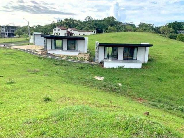 Casa con terreno en venta en el residencial santa catalina villas, en santa catalina