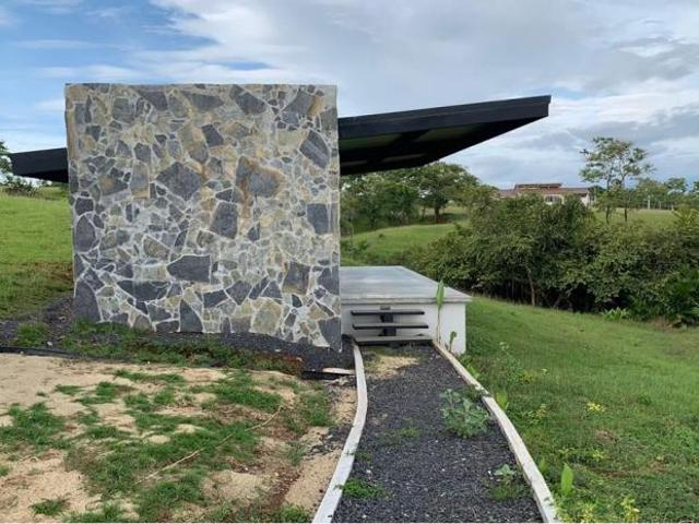 Casa con terreno en venta en el residencial santa catalina villas, en santa catalina