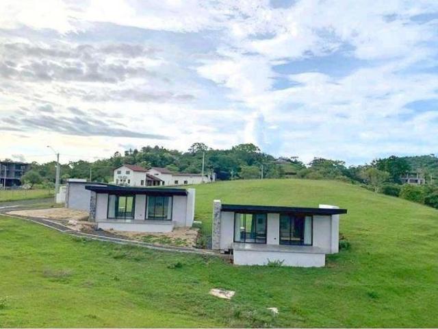 Casa con terreno en venta en el residencial santa catalina villas, en santa catalina