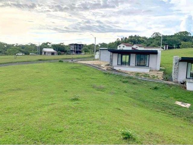 Casa con terreno en venta en el residencial santa catalina villas, en santa catalina