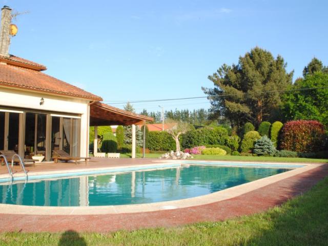 Casa en venta en Oroso, A Coruña
