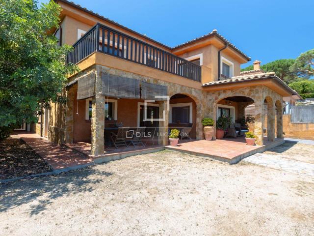 Casa en venta en Urbanització de Can Barrau, Maresme