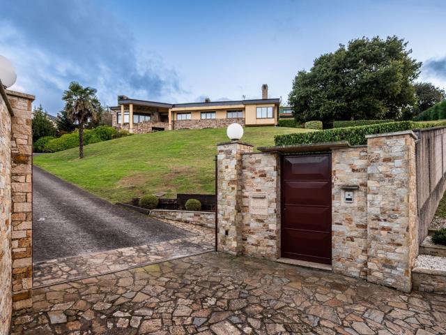 Chalet en venta en Penarredonda, A Coruña