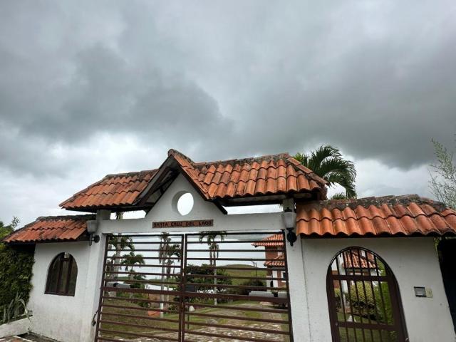 Casa en arriendo en Calima, Valle Del Cauca
