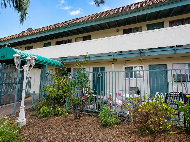 Apartment for rent in Corona, California