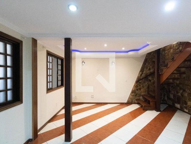 Casa aluguel em Conjunto Campinho, Rio de Janeiro