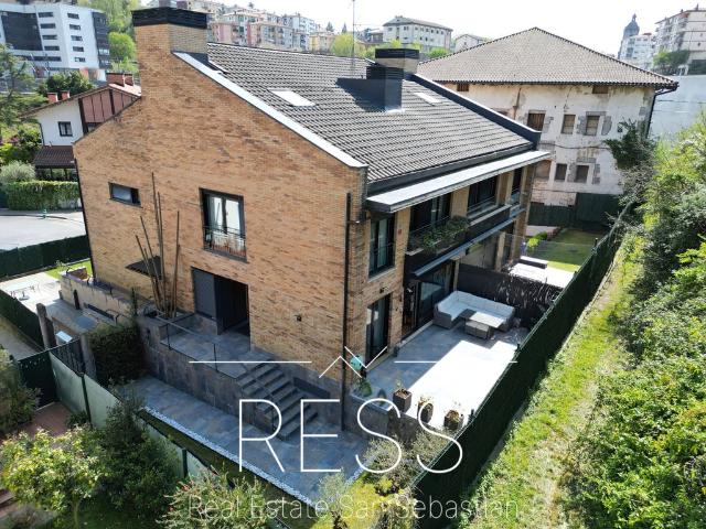 Villa en venta en Andoain, Leizotz