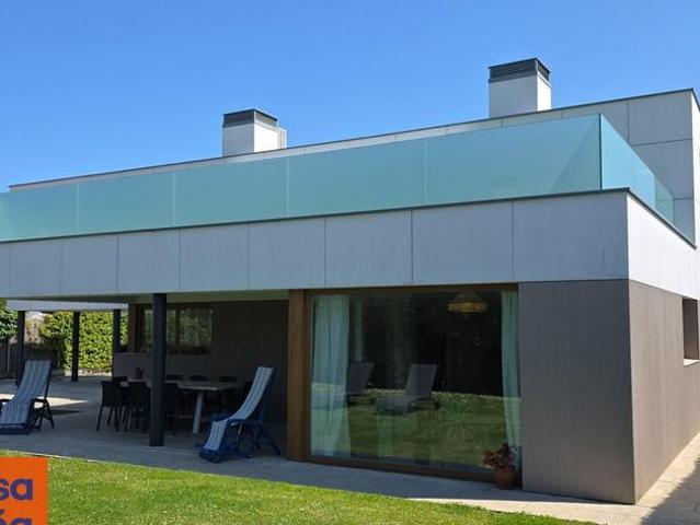 Casa en venta en Oleiros, A Coruña