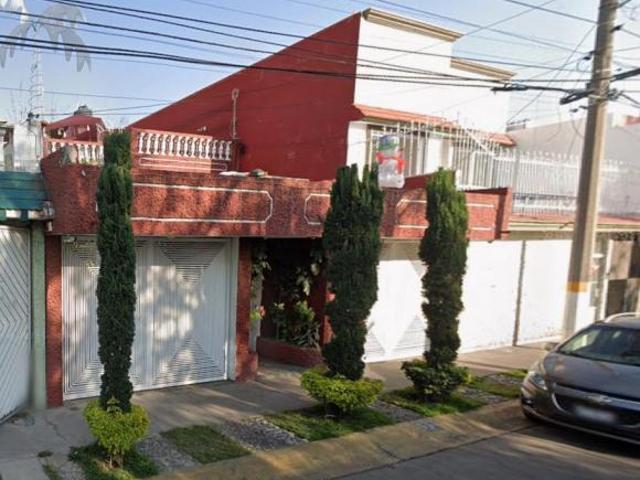 Casa en venta en Colonia Bosques de Aragón, Nezahualcóyotl