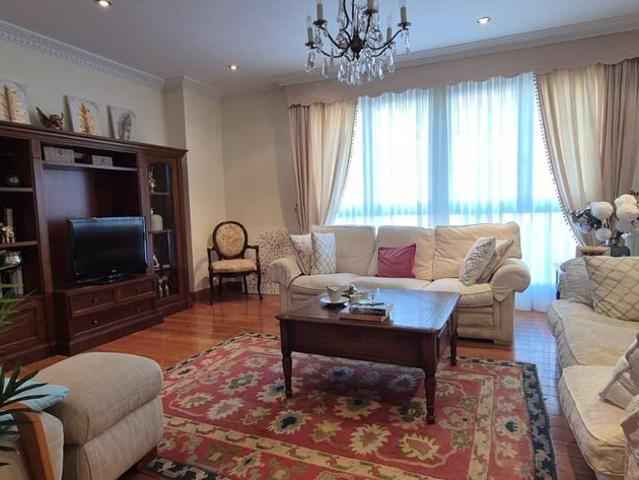 Chalet en venta en Laredo