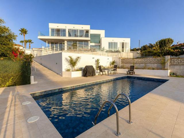 Casa en venta en Barriada Islas Canarias, Costa del Sol Occidental