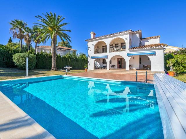 Casa en venta en Barriada Islas Canarias, Costa del Sol Occidental