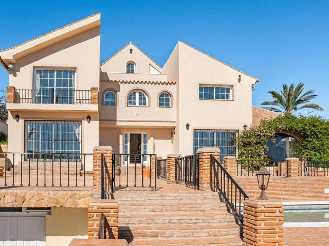 Casa en venta en Barriada Islas Canarias, Costa del Sol Occidental