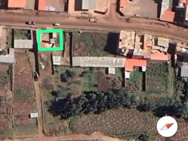 Casa De 3 Pisos En Esquina Sobre La Avenida Principal Con Cochera Y Patio