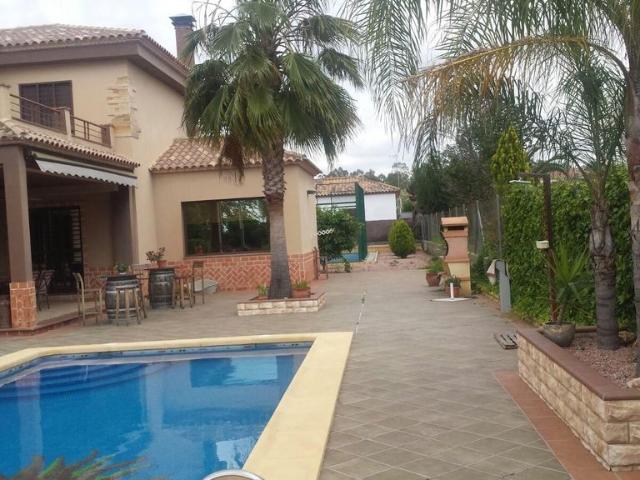 Casa en venta en La Carlota, Andalucía