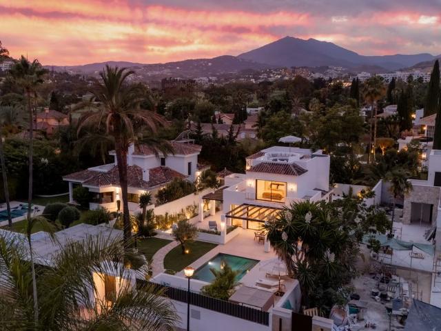 Casa en venta en Nueva Andalucía, Marbella