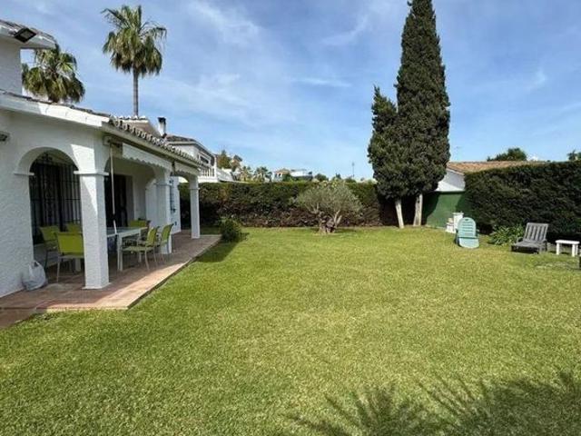 Casa en venta en El Rocio, Estepona