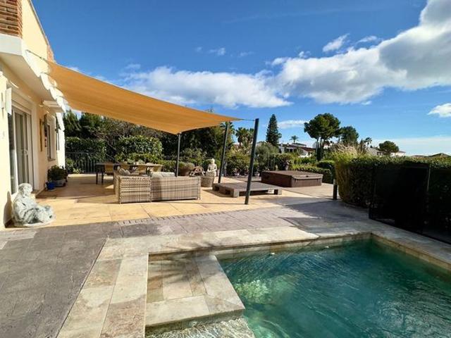 Casa en venta en Barriada Islas Canarias, Costa del Sol Occidental
