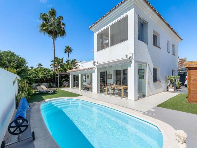 Casa en venta en El Pilar, Estepona