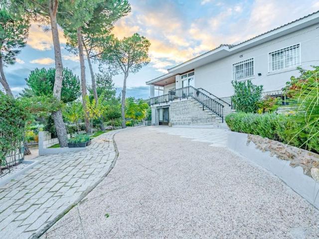 Casa en venta en Navarredonda, Valdemorillo