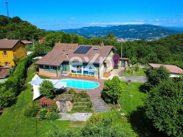 Casa en venta en Santianes, Langreo