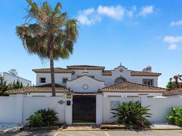 Casa en venta en Barriada Islas Canarias, Costa del Sol Occidental