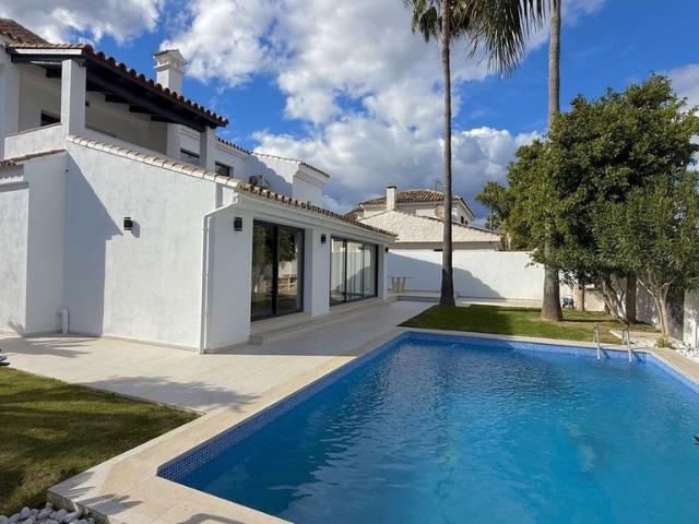 Casa en venta en Nueva Andalucía, Costa del Sol Occidental