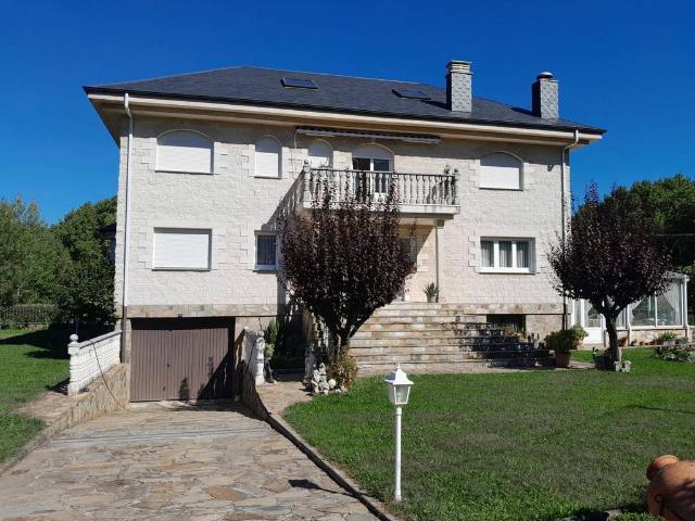 Casa en venta en Albares de la Ribera, Torre del Bierzo