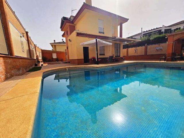Casa en venta en Bormujos, Sevilla
