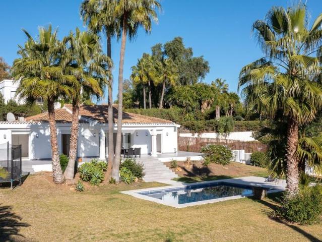 Casa en venta en Barriada Islas Canarias, Costa del Sol Occidental