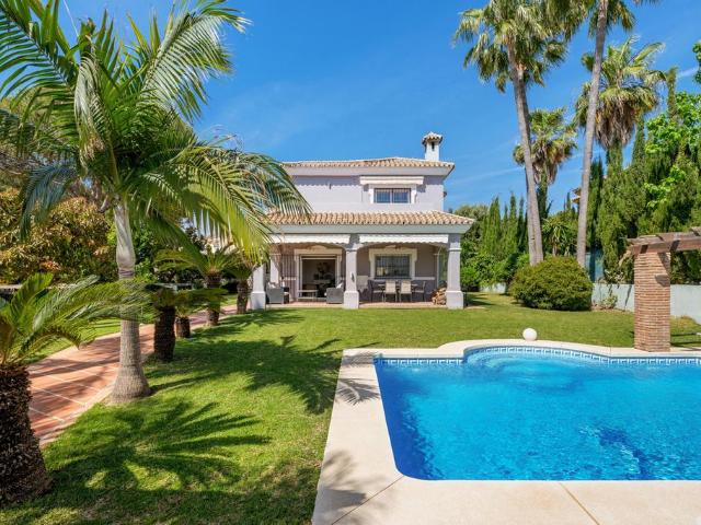 Casa en venta en Barriada Islas Canarias, Costa del Sol Occidental