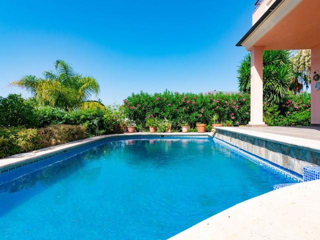 Casa en venta en Barriada Islas Canarias, Costa del Sol Occidental