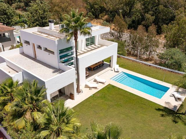 Casa en venta en Barriada Islas Canarias, Costa del Sol Occidental