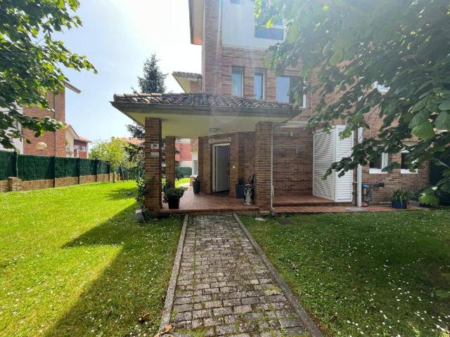 Chalet en venta en Bezana, Santa Cruz De Bezana