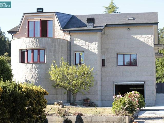 Casa en venta en Cacheiras, Santiago