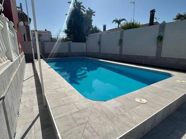 Casa en venta en Utrera, Andalucía