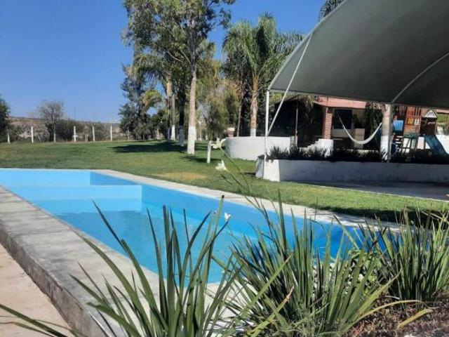 CASA DE CAMPO CON ALBERCA