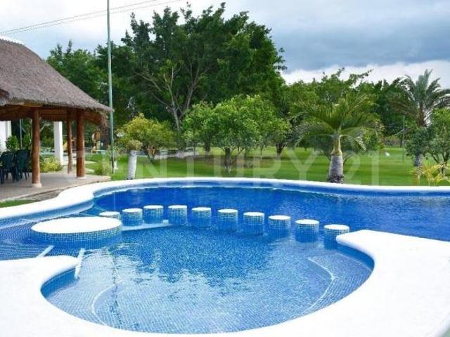 Casa de campo con huerto y piscina en VENTA. Tixkokob, Yucatán. Terreno 1.3 Hct