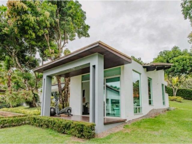 Casa de campo de alto standing de 10 dormitorios en venta San Jerónimo, Colombia